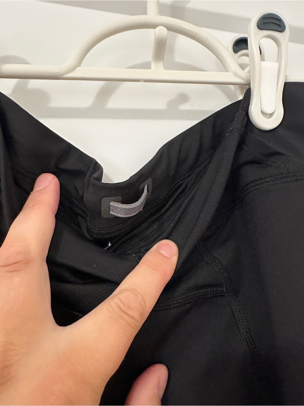 Arc'teryx Black Athletic Capris with Reflective Accents Size Medium Women’s - Picture 10 of 13
